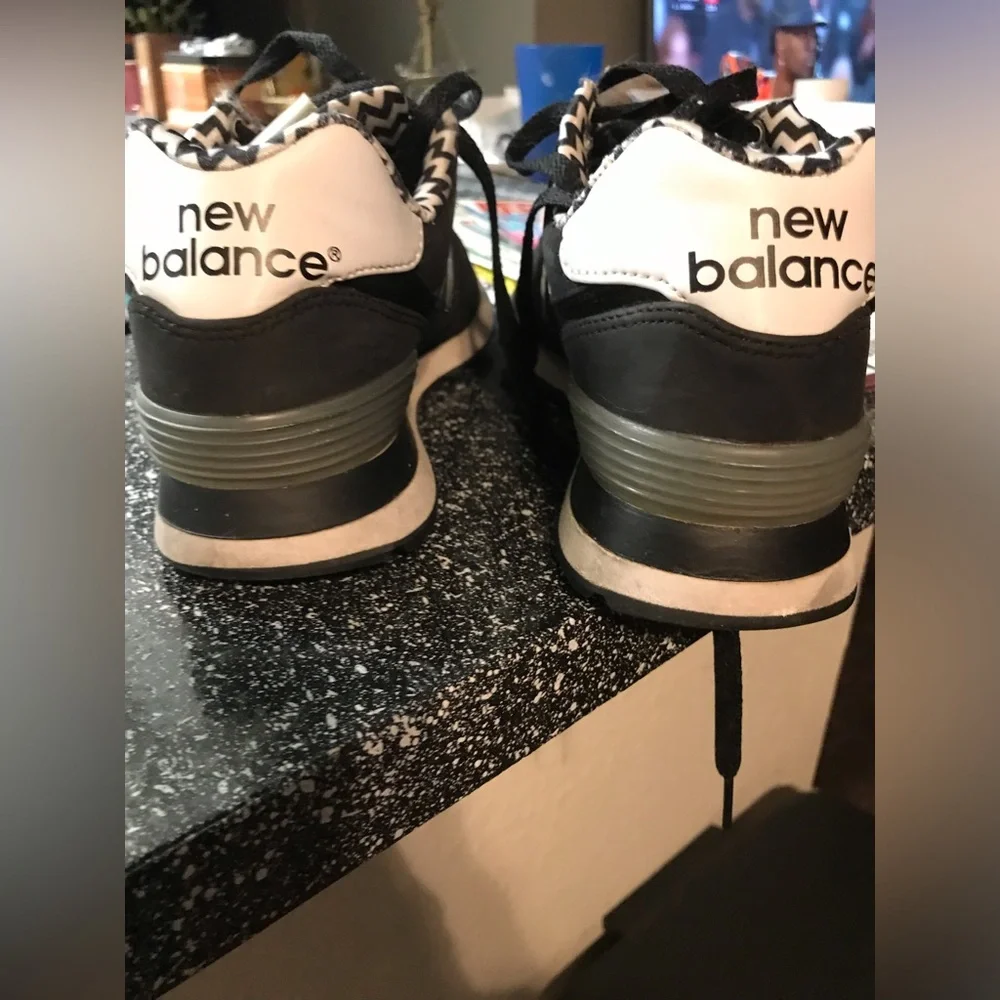New balance 474 like new black shoes